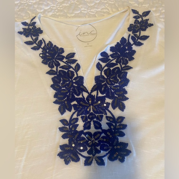 INC white top with blue floral trim. Size XL. lightweight & in good condition - Picture 3 of 9